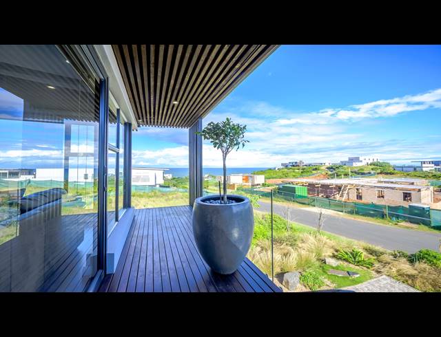 5 BEDROOM HOUSE FOR SALE IN ZULULAMI LUXURY COASTAL ESTATE